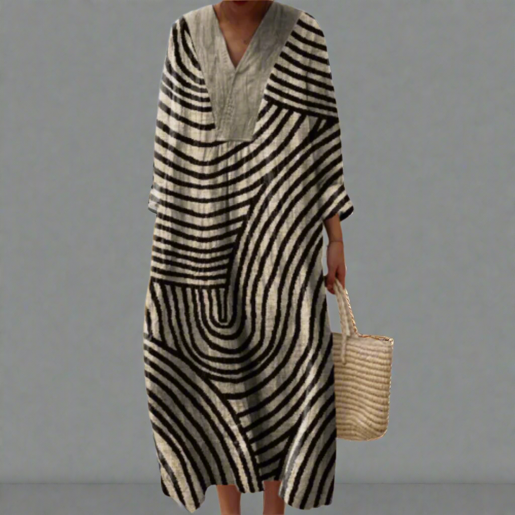 Irene™ | Monochromes Labyrinth Fließkleid