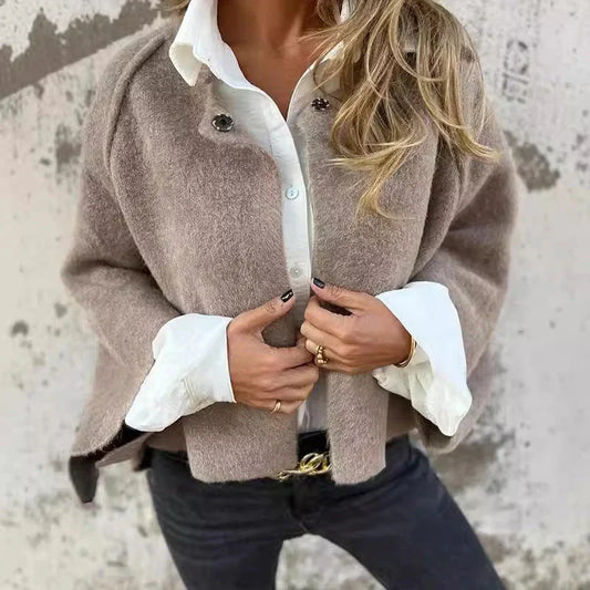 Selina - Kurze Jacke mit eleganten auslaufenden Ärmeln